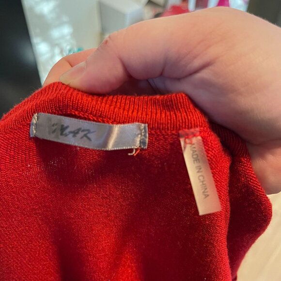 ❤️ Classic Red V-Neck Button-Up Cardigan - Size L - Picture 6 of 7